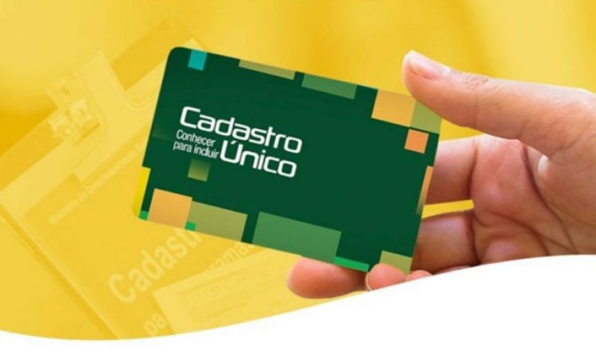 Famílias com renda de até meio salário mínimo por pessoa devem se inscrever  no CadÚnico para